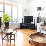 Aux Portes De La Vieille Ville