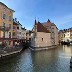 La Sonate Au Bord Du Lac Et De La Vieille Ville