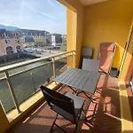 Quai Des Cordeliers, Balcon Et Vieille Ville