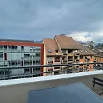 Lachenal, Centre, Balcon Avec Vue Chateau