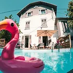 Le Serenite - T3 En Maison De Ville Avec Piscine