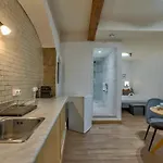 Au Coeur Du Vieil Annecy - Le Lys -