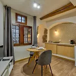 Au Coeur Du Vieil Annecy - Le Lys -