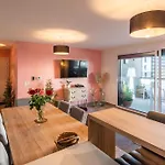 Aquarelles - Modern And Spacious