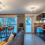Charmant Appartement A 5 Minutes A Pied De La Vielle Ville Annecy Avec Parking Prive