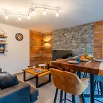 Charmant Appartement A 5 Minutes A Pied De La Vielle Ville Annecy Avec Parking Prive