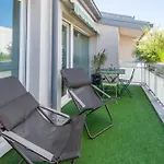 L\'Avant Scene Furnished Flat