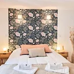 Elegance In The Heart Of The Old Town 4
