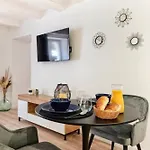 Elegance In The Heart Of The Old Town 4