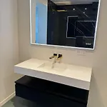 Modern Green & White - Apartments T3 60M2 Annecy - Parking Prive - Wifi - Netflix