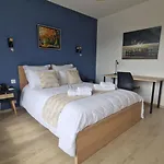 Lac Plage Et Ville 95 M2 A 100M Du Lac, 3 Chambres, Parking
