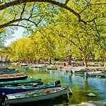 Joli 2 Pieces A 10 Min A Pied Du Lac Avec Parking Prive
