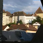 Au Calme En Vieille Ville - Proche Lac - Ambiance Esprit Brocante