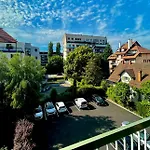 L\'Evasion, Parking Gratuit Proche Lac