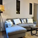 French Loft - Central & Comfy