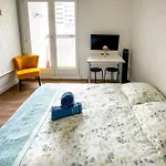 Joli Studio Proche De La Gare Avec Balcon