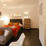 Le VII, studio avec parking et jardin en plein centre