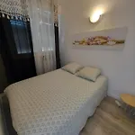 Appartement Avec Une Petite Place De Parking, Centre Ville, Proche Gares