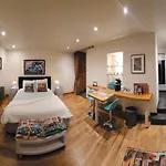 Highly Recommended Apartment Steps From The Lake