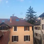 Stylish & Cosy Mezzanine In Historical Old Town