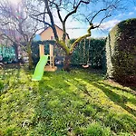 Relaxing 2Br Apartment With Private Garden, Near The City Center