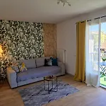 Paradise Apartment Near Downtown Lake & Free Parking - Local Bike