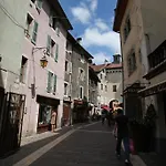 Old Town Apartment In Annecy