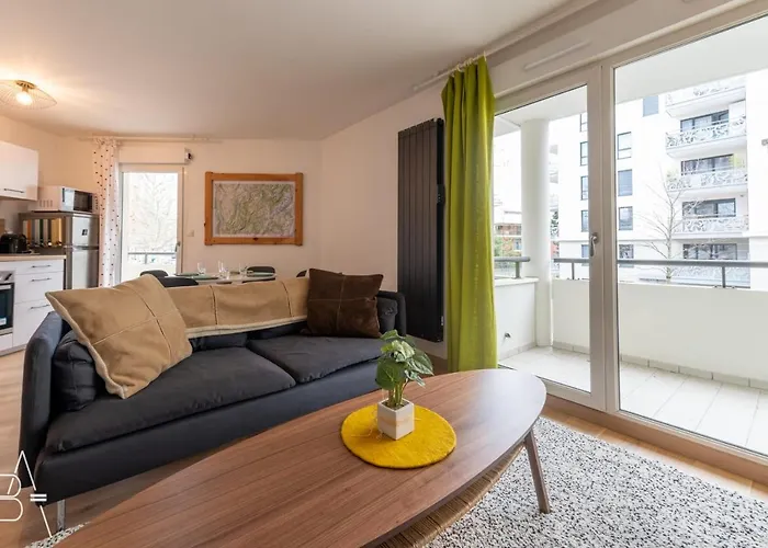 L\'Esperluette - 44 Sqm Apartment With Garage & Balcony In The City Center