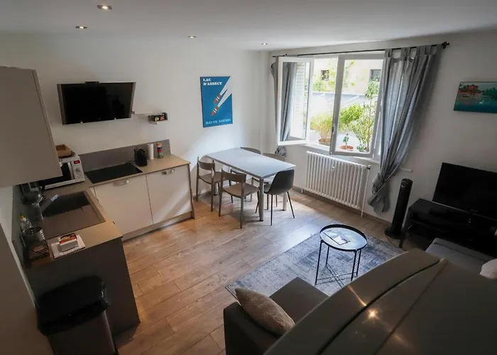 Peace In The City 2 Bedrooms 57M2 Ultra Central