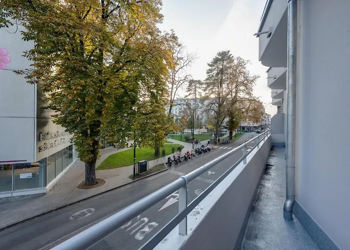 Le Sommeiller - Apartment For 2-4 People With Balcony In The Center