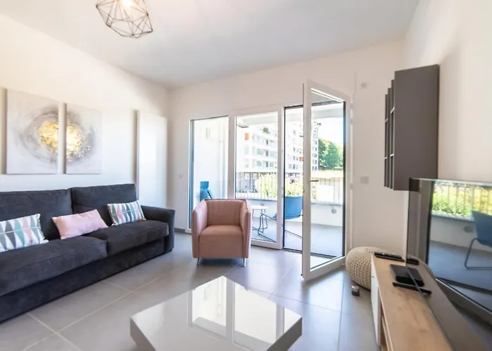Apartment Close To The Old Town And The Lake