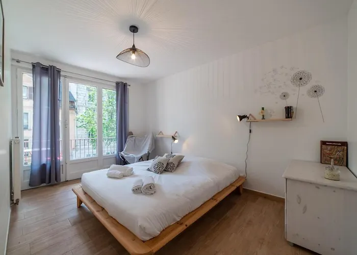 Apartment With Balcony In The City Center