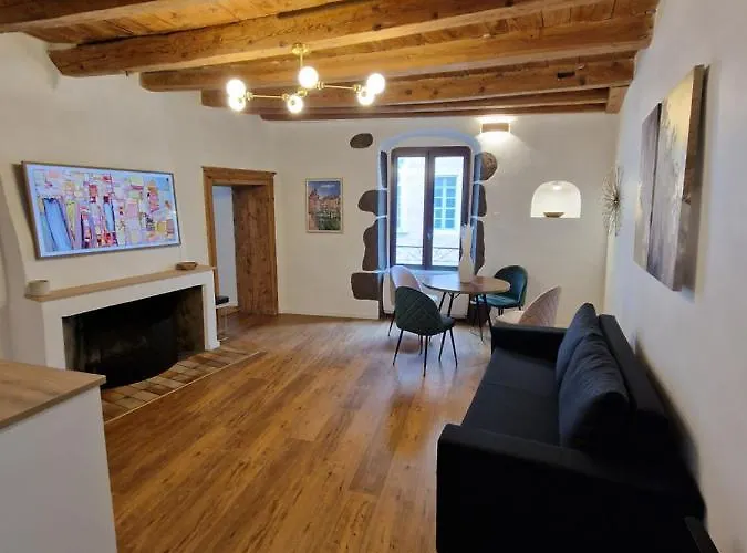 Elegant Flat In Old Town, 2 Mins Walk To Lake