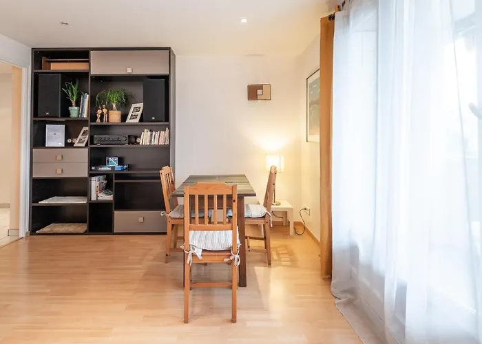 Schöne Wohnung mit Balkon und Stadtblick