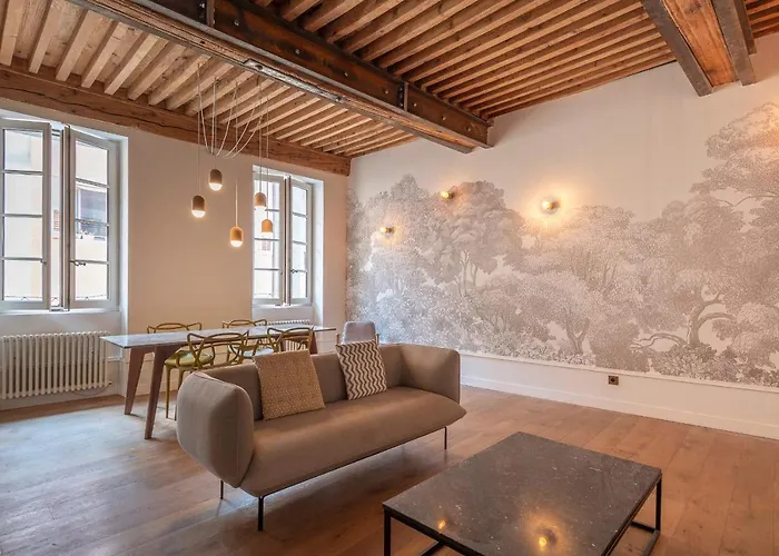 Spacious Apartment Rated 4 Stars In The Heart Of The Old Town