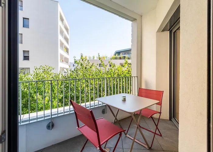Charming Apartment With Balcony And Parking Near The Center Of Annecy