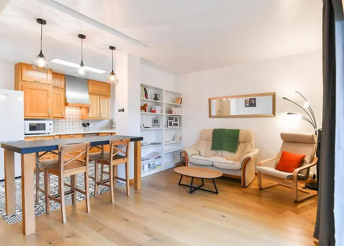 Nice Apartment With Balcony Very Close To The City Center