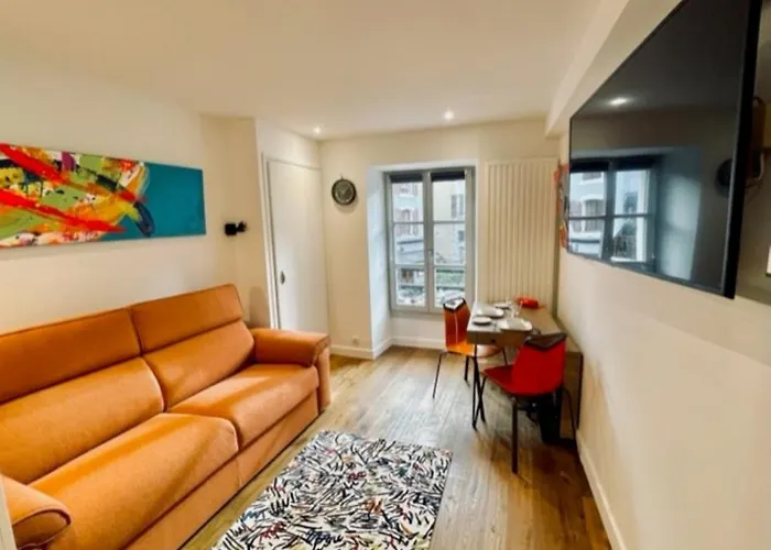 Ben Nevis Charming Studio In The Heart Of The Lively Life Of The Pre Carre
