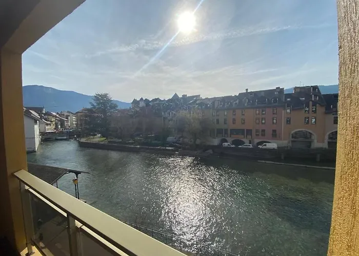 Quai Des Cordeliers, Balcon Et Vieille Ville