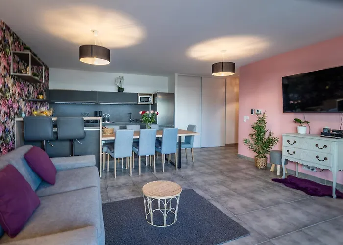 Aquarelles - Modern And Spacious