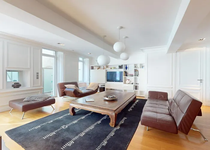 Le N 10 - Apartment Of 200 Sqm With Patio Of 35 Square Meters In Old Town