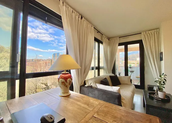Appartement T2 De 60M² A Annecy-Le-Vieux, Grande Terrasse Amenagee, Proche Lac Et Commerces - Fr-1-432-74
