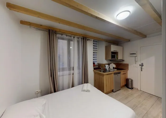 Le Veyrier - Small Studio For 2 People In The Heart Of The Old Town