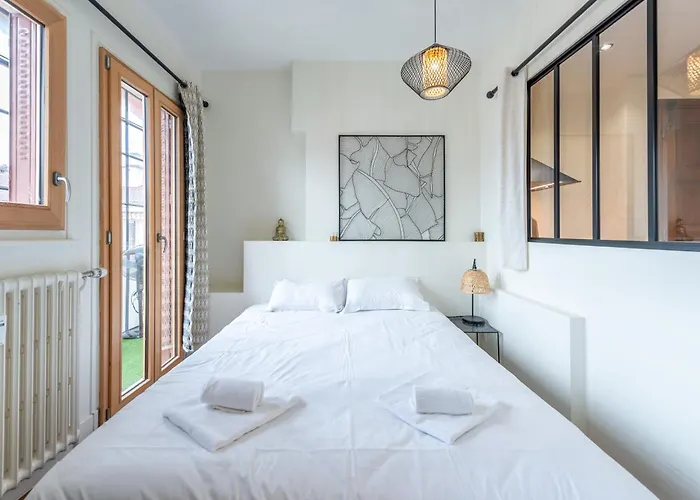 Pretty 2 Rooms In The City Center