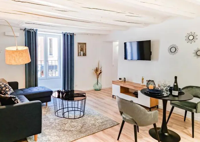 Elegance In The Heart Of The Old Town 4