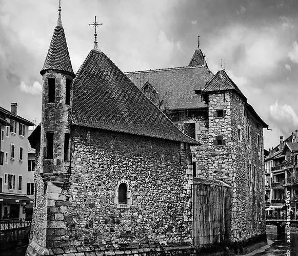 Design Appart O\'Prison.. Canal View & Old Prisons