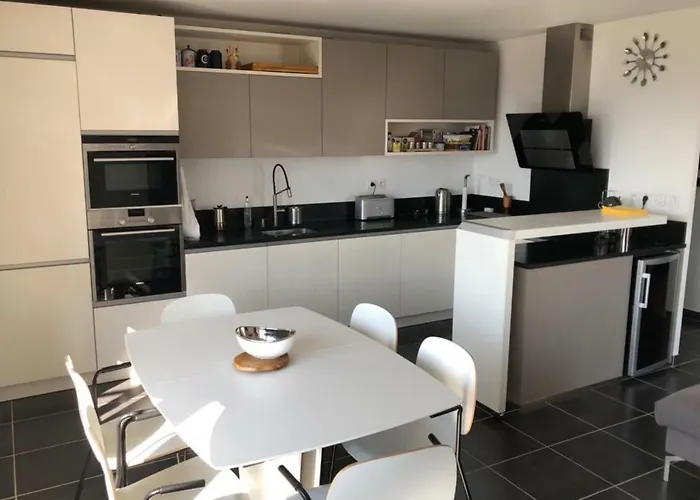 Penthouse Flat South-Facing Terrace - Welkeys