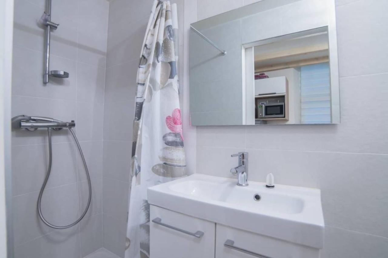 Le Veyrier - Small For 2 People In The Heart Of The Old Town *