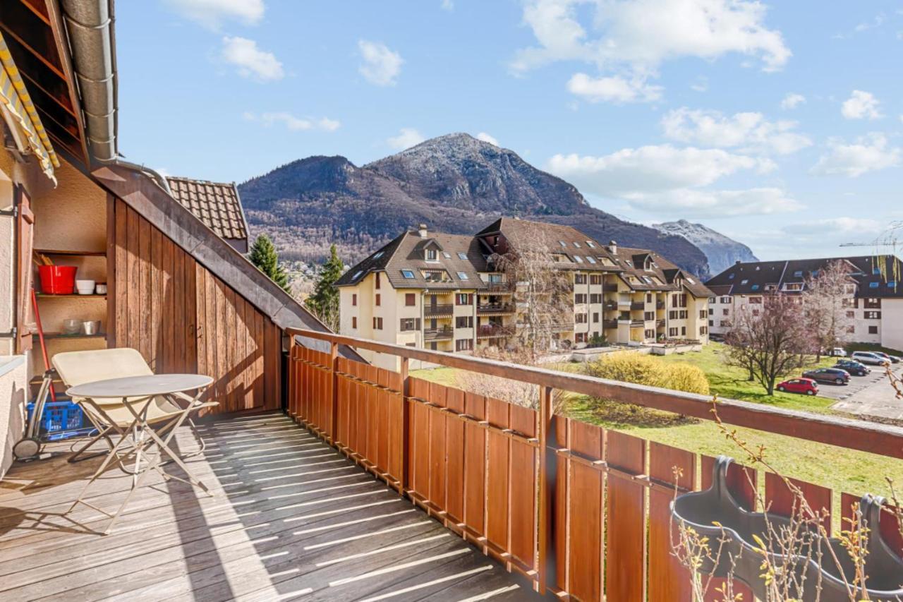Sunny Duplex W Balcony And Parking 5 Min From The Lake In - Welkeys Apartment