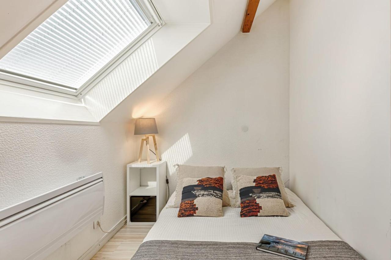 Sunny Duplex W Balcony And Parking 5 Min From The Lake In - Welkeys *